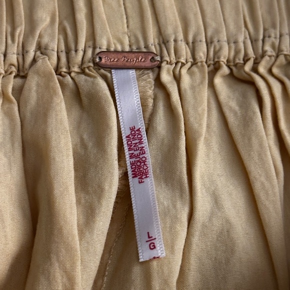 Free People paper bag pull on shorts, women’s size large. Has pockets- cotton - Picture 14 of 14